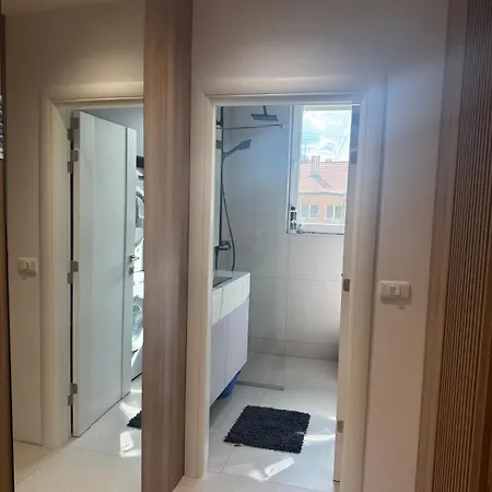 Апартаменты 2br-city Center View-church Of Sts-mother Theresa